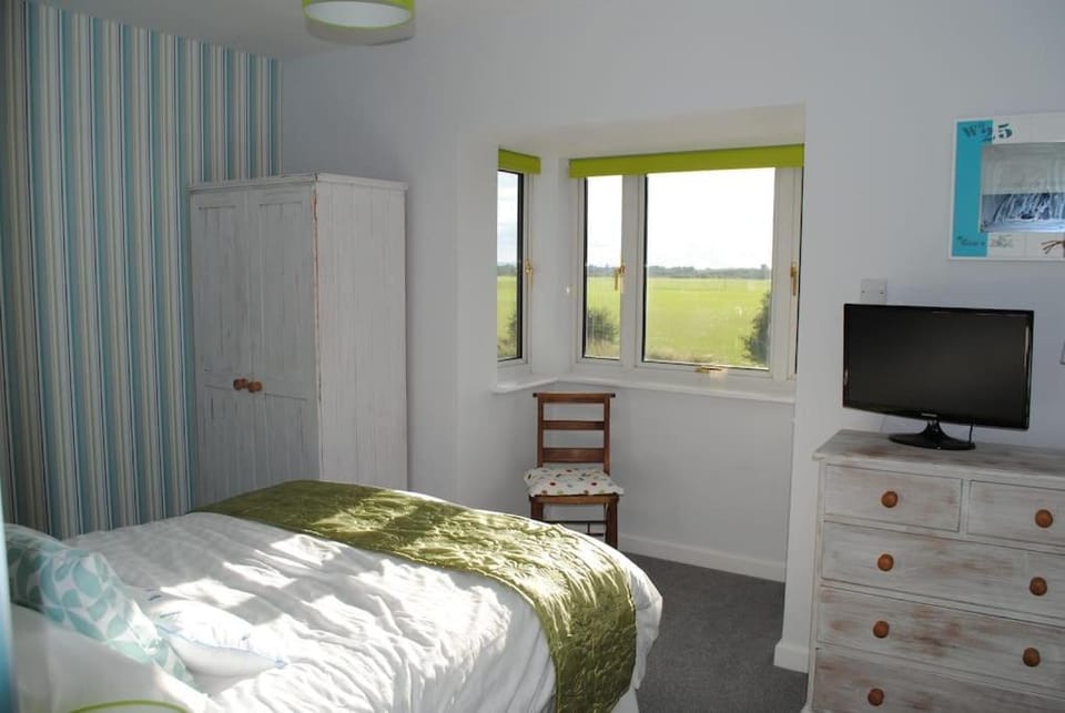 banks of the river avon House in Tewkesbury