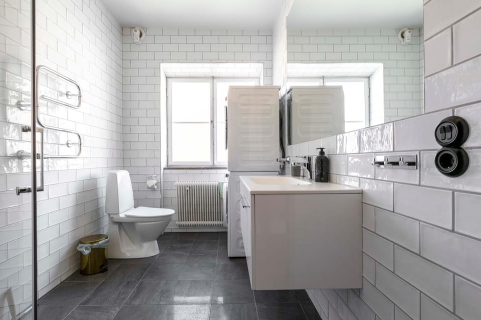 Shower, Toilet, Bathroom, washing machine, dryer