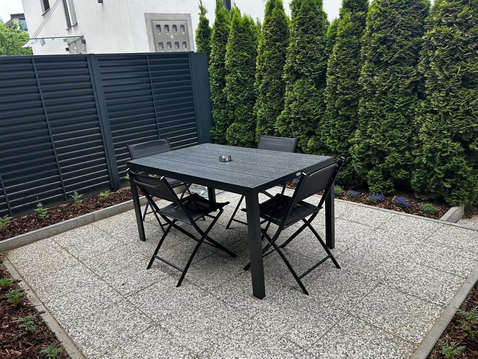 Patio, Day, Dining area, Garden view