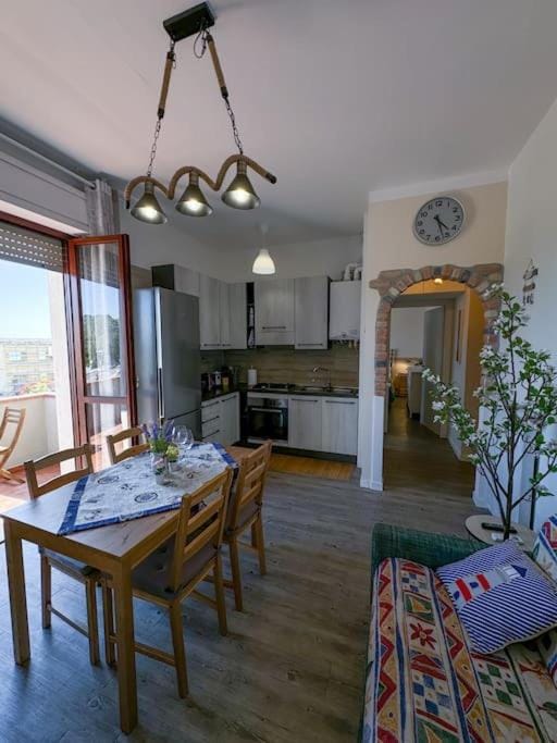 Charming Loft Fronte Mare Apartment in Marina di Carrara