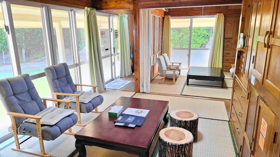 Communal lounge/ TV room, TV and multimedia, Living room, Photo of the whole room, Seating area
