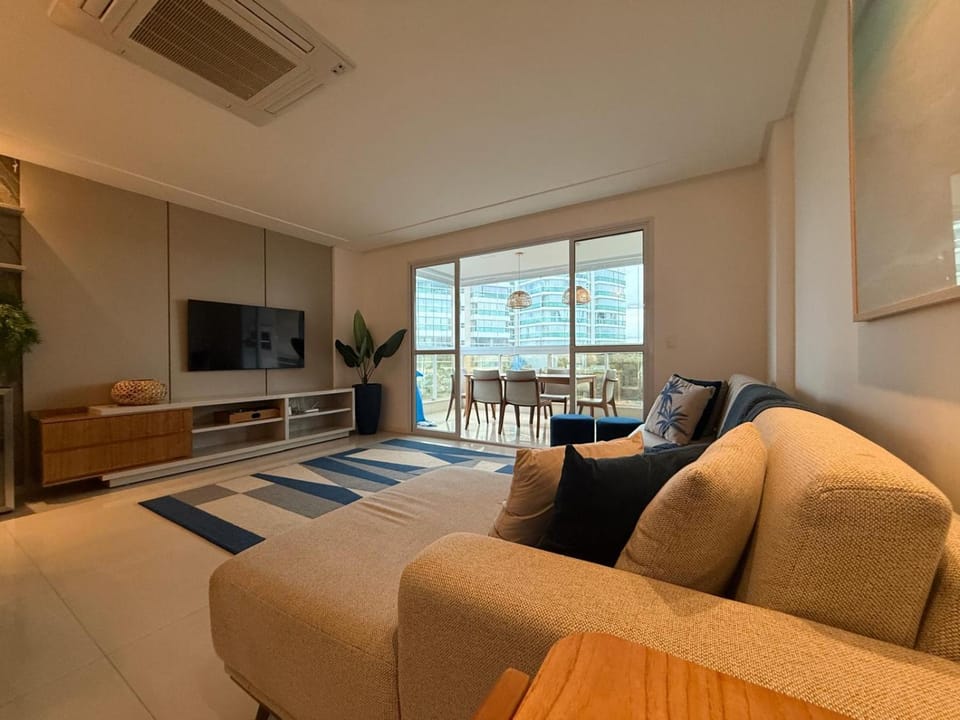 TV and multimedia, Living room, Evening entertainment