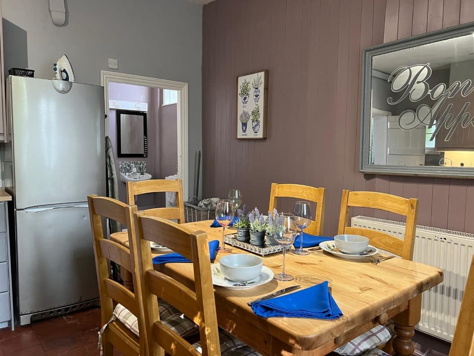 Mews House, Tewkesbury town centre, hot tub, pets House in Tewkesbury