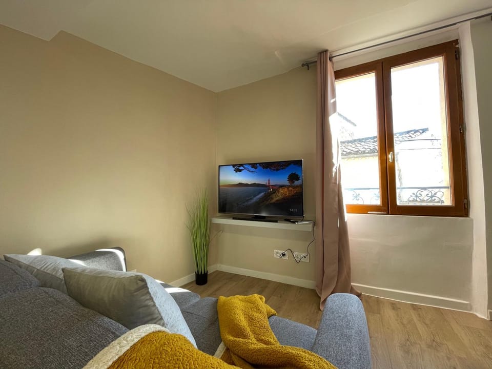 Communal lounge/ TV room, TV and multimedia, Living room