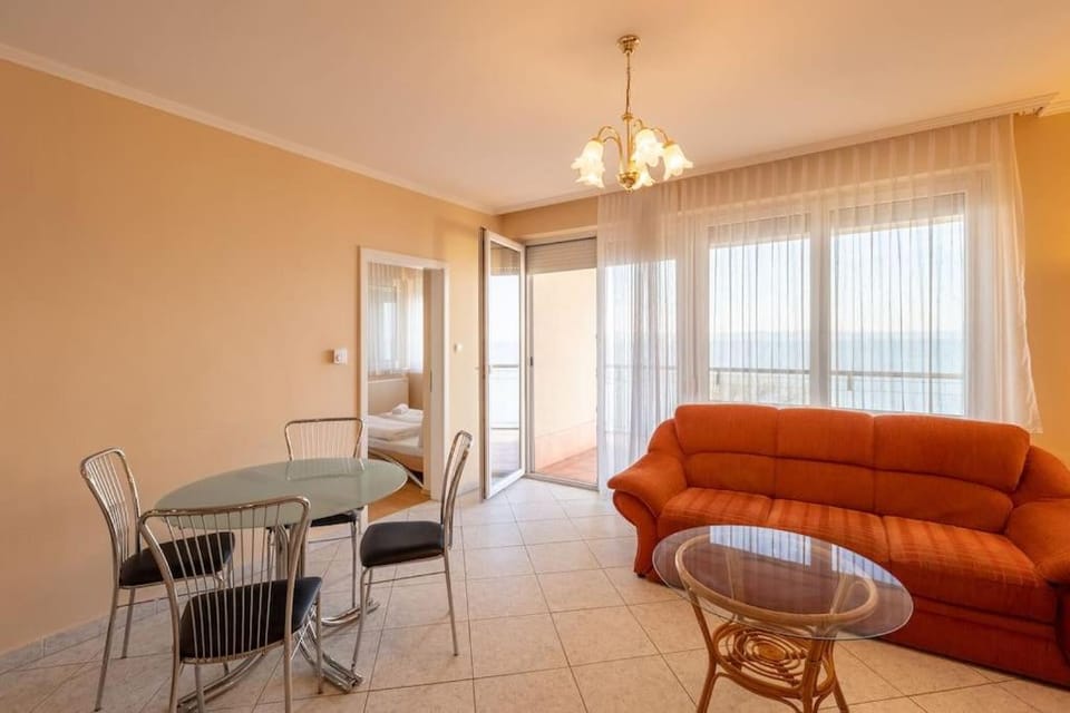 Kék Hullám Apartmanok By BLTN Apartment in Siófok