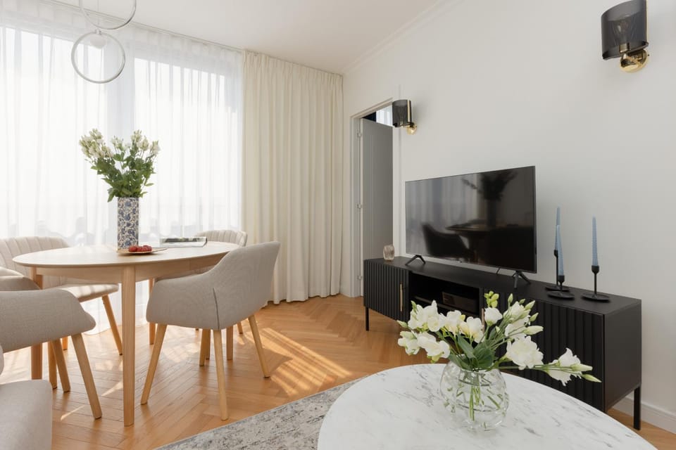 TV and multimedia, Kitchen or kitchenette, Living room, Seating area, Dining area, Evening entertainment
