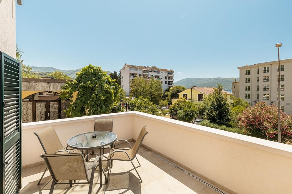 Apartmani Jakšić Apartment in Kotor Municipality