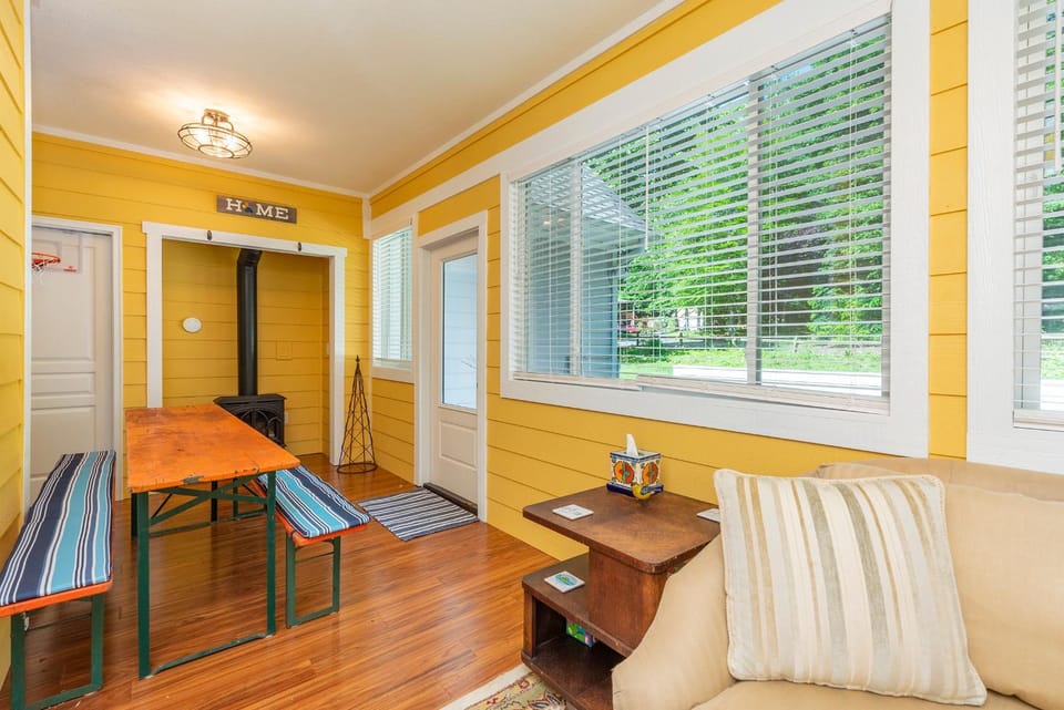 Asheville 'n' Chill House in Swannanoa