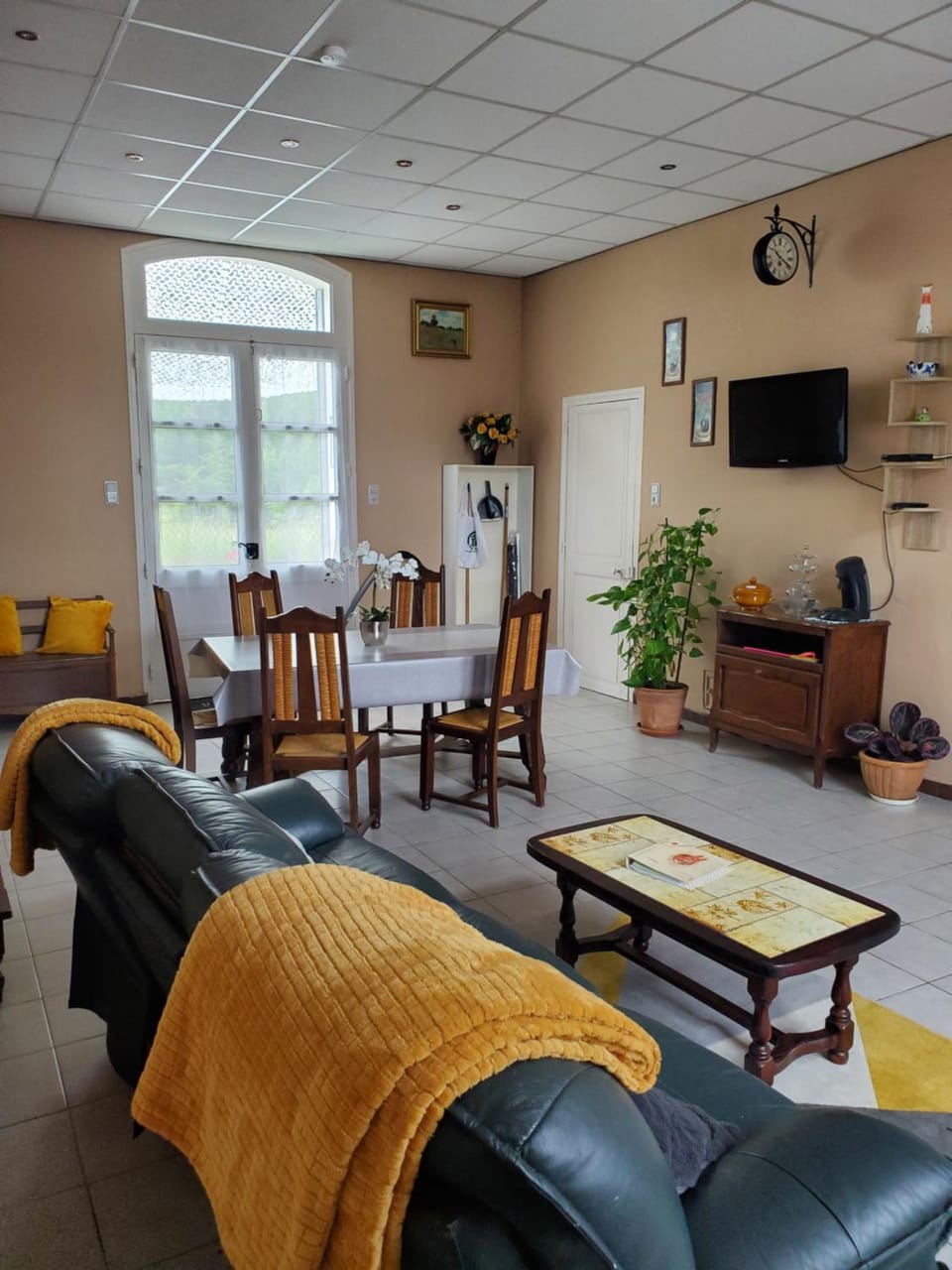 Communal lounge/ TV room