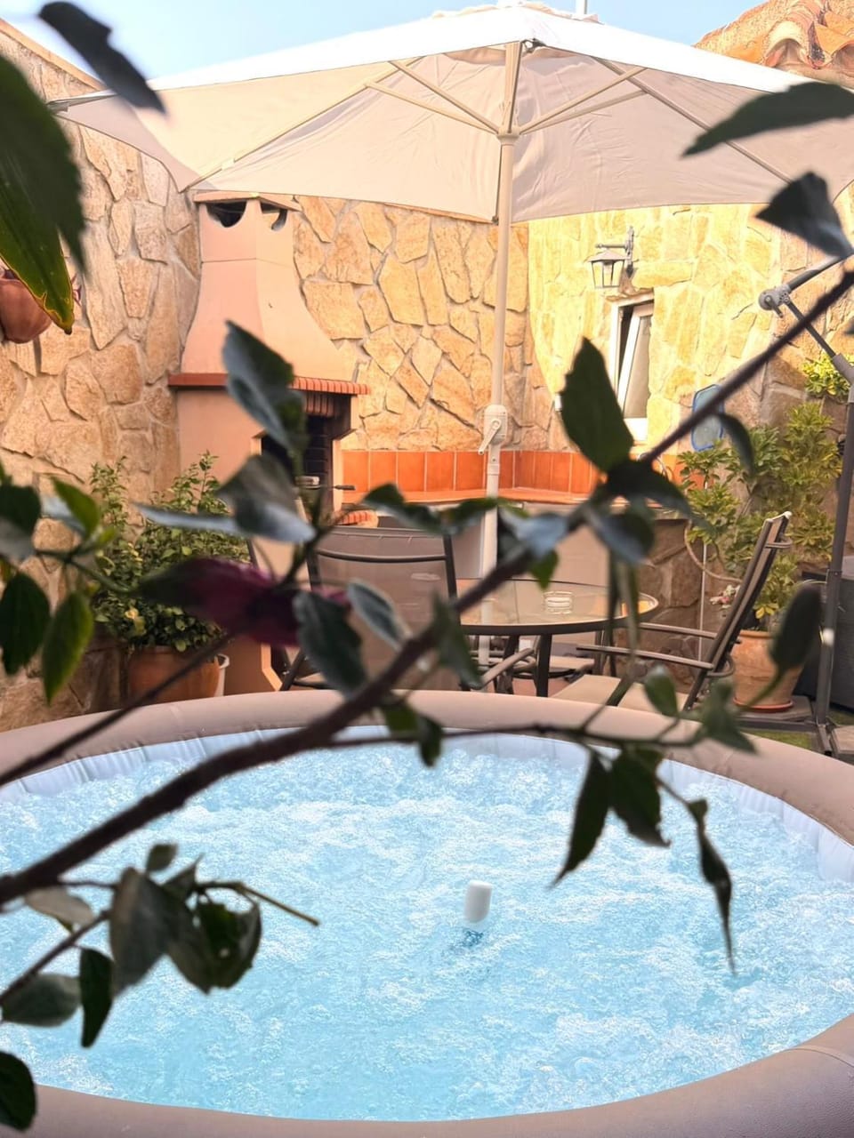 Patio, Day, BBQ facilities, Garden, Hot Tub, Garden view, sunbed