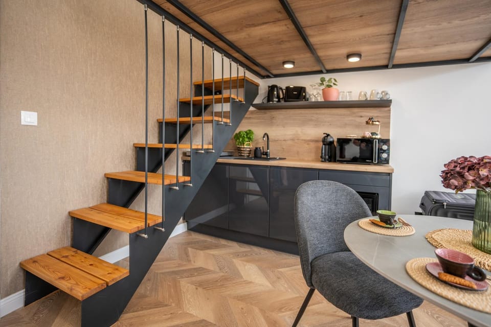 Coffee/tea facilities, Kitchen or kitchenette, Dining area
