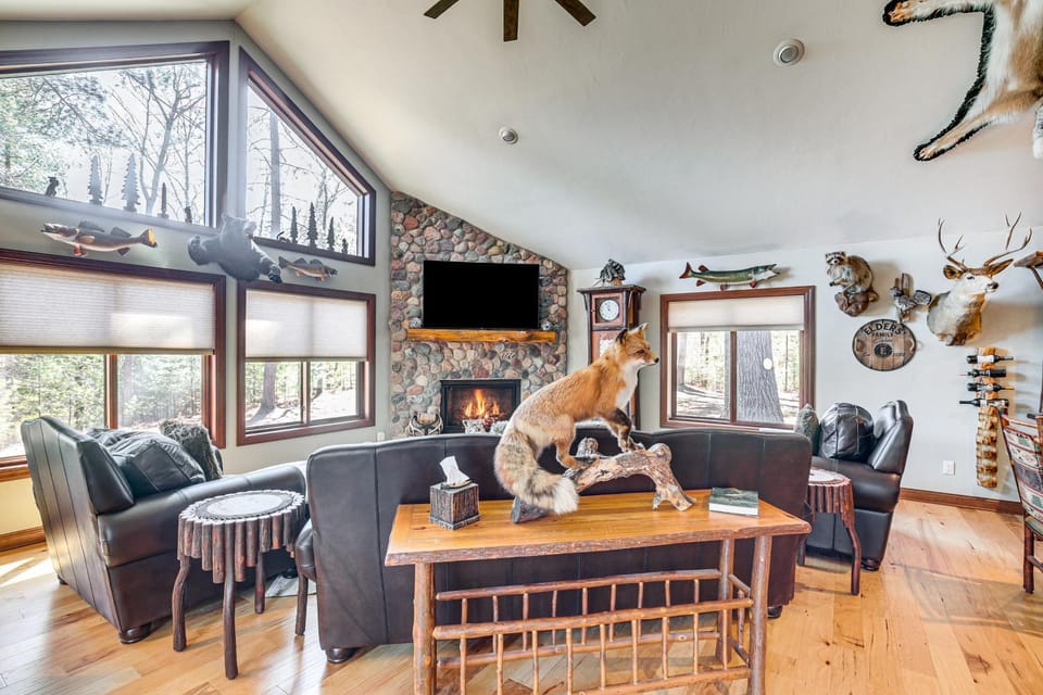 'Northwood Tours Escape': Hot Tub & Lake Access! House in Wisconsin
