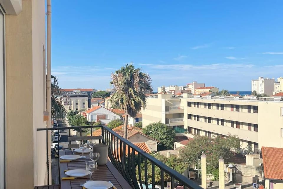 Patio, Day, Balcony/Terrace, Dining area, City view, Sea view