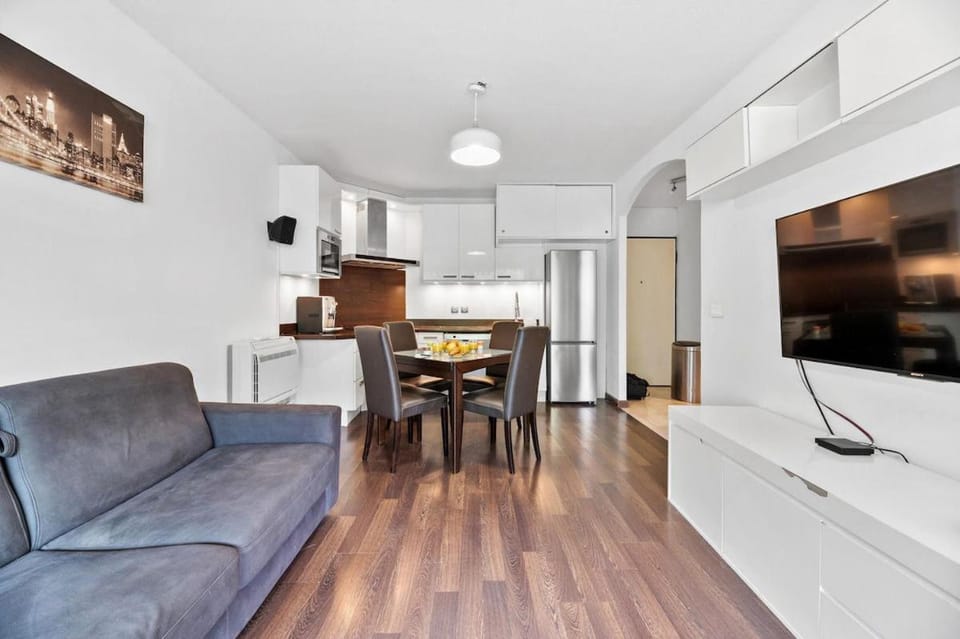 LE VIRGIL -Piscine - Parking Privé - Calme Wifi Apartment in Menton