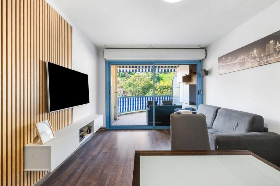 LE VIRGIL -Piscine - Parking Privé - Calme Wifi Apartment in Menton