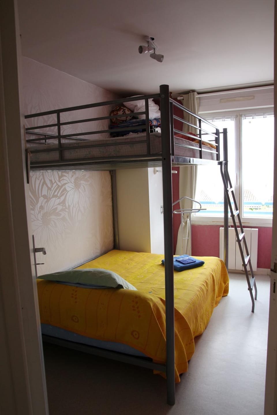 bunk bed, Internal: Not applicable to any particular room