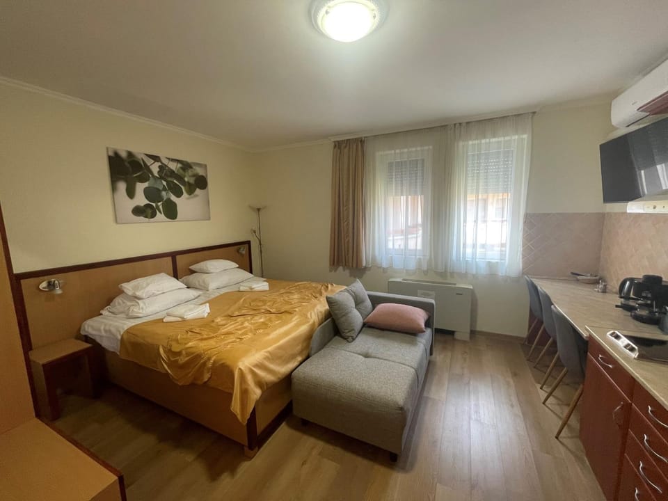 Photo of the whole room, Bedroom