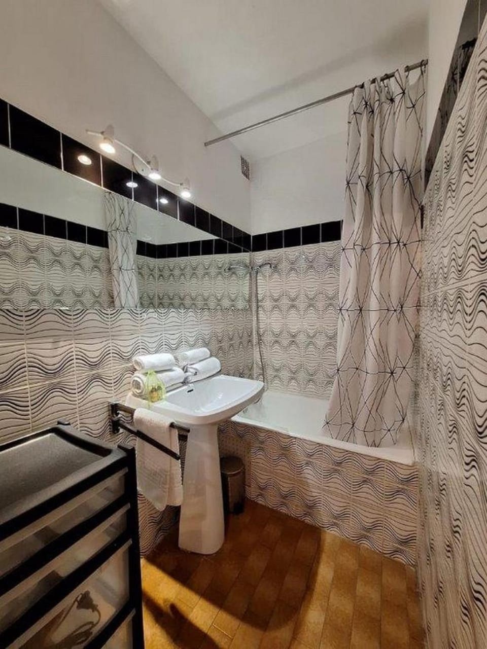 Shower, Bathroom, Bath, towels