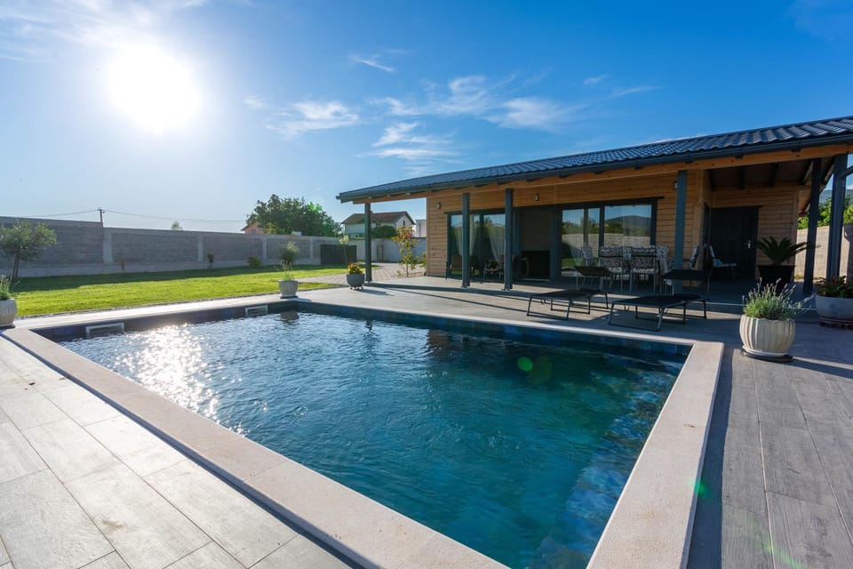 Property building, Patio, Pool view, Swimming pool, Swimming pool, sunbed
