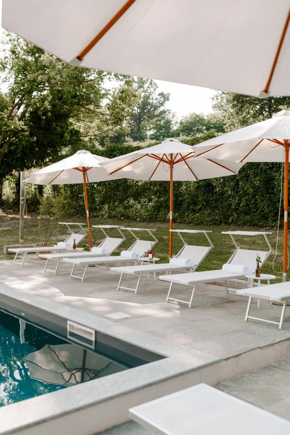 Swimming pool, sunbed