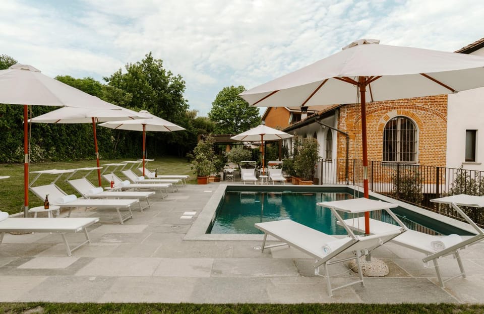 Property building, Garden view, Pool view, Swimming pool, sunbed