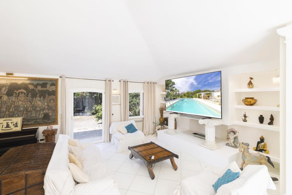 Luxury Villa Sea Front With Pool Villa in Quartu Sant'Elena