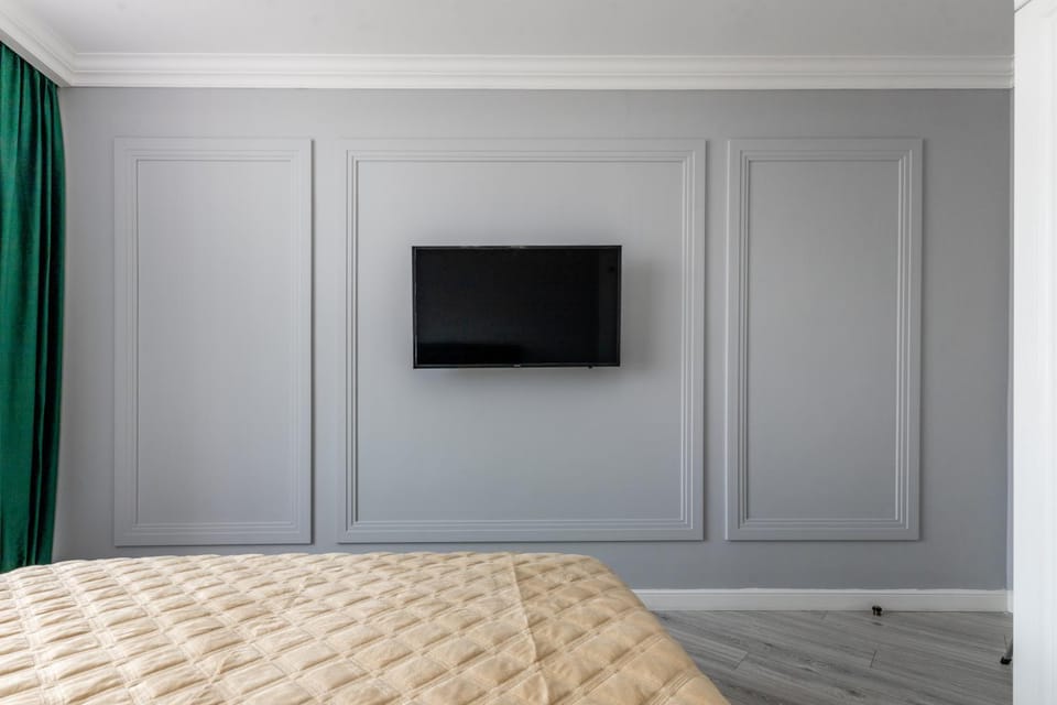 Bed, TV and multimedia, Photo of the whole room, Bedroom