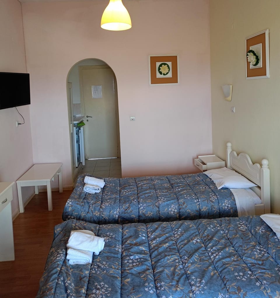 TV and multimedia, Photo of the whole room, Bedroom