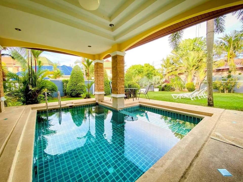 Garden & private pool house House in Choeng Thale