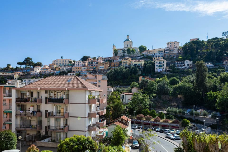 Day, Neighbourhood, Natural landscape, City view, Street view