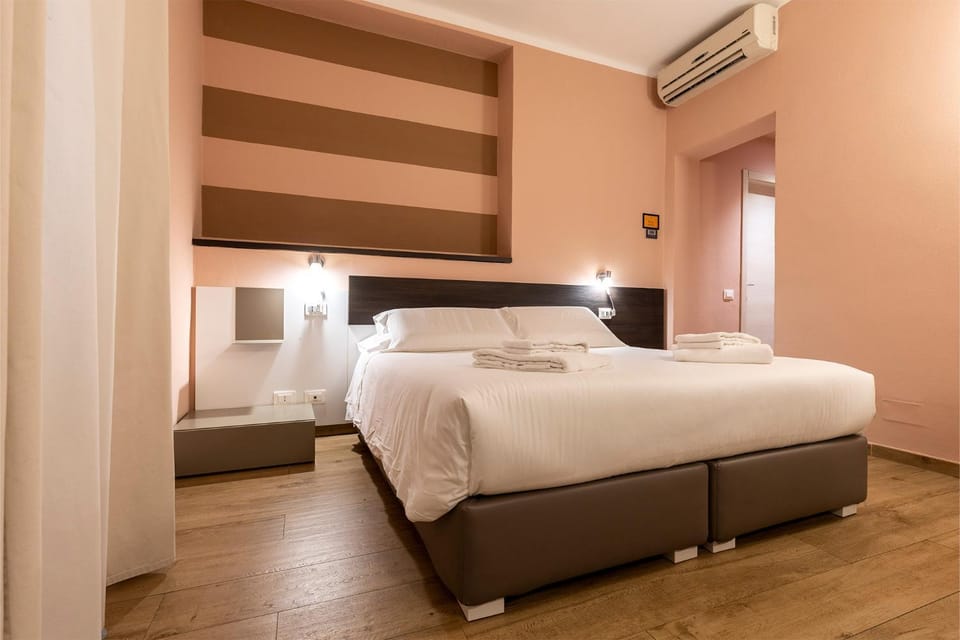 Bed, Photo of the whole room, Bedroom, air conditioner