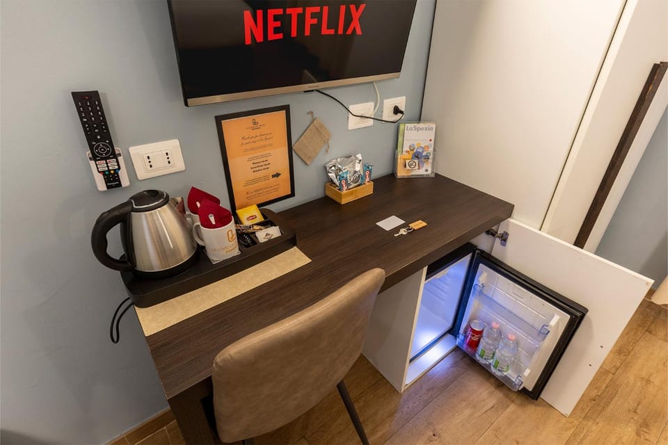 TV and multimedia, Coffee/tea facilities, minibar