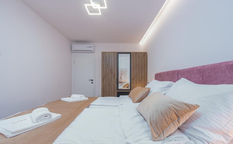 Bed, Photo of the whole room, Bedroom, air conditioner