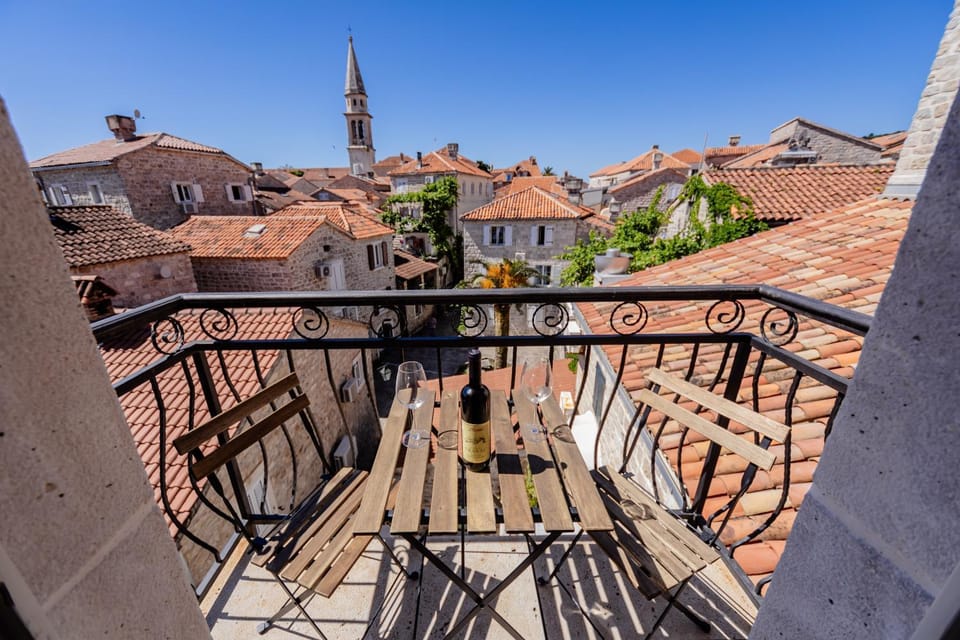 Property building, Day, Natural landscape, View (from property/room), Balcony/Terrace, City view