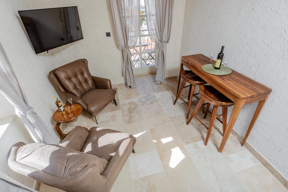 TV and multimedia, Living room, Dining area