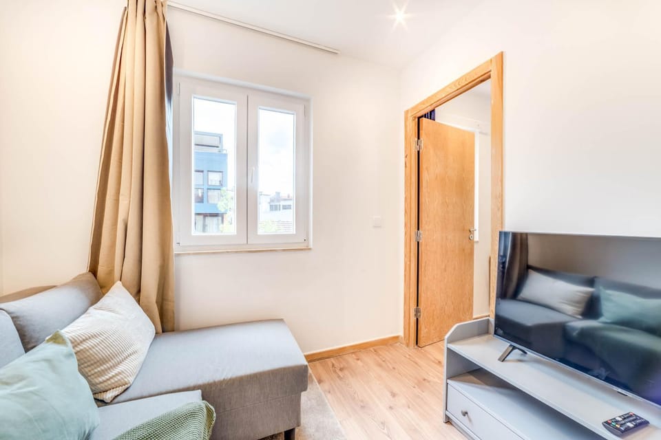 Bed, Living room, Seating area, Bedroom