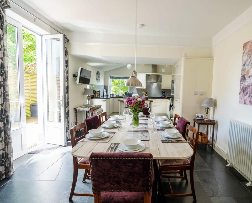 Dining area, kitchen