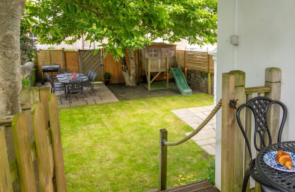 Children play ground, Garden, Dining area