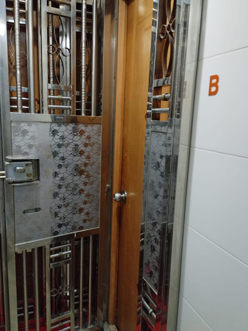 Entire Private Studio Full Bathroom With Elevator 2 Min to HKU Station Apartment in China