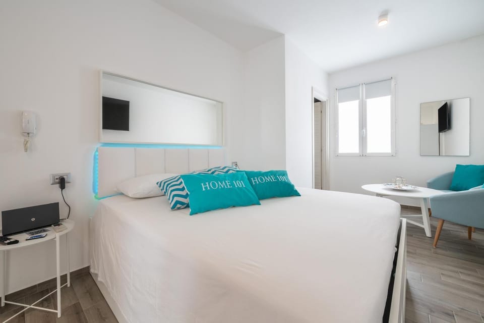 Living room, Bedroom