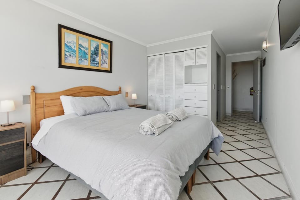 TV and multimedia, Photo of the whole room, Bedroom