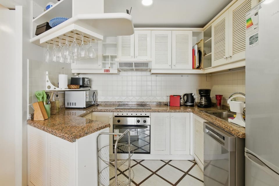 Kitchen or kitchenette, dishwasher, oven, pet friendly, stove