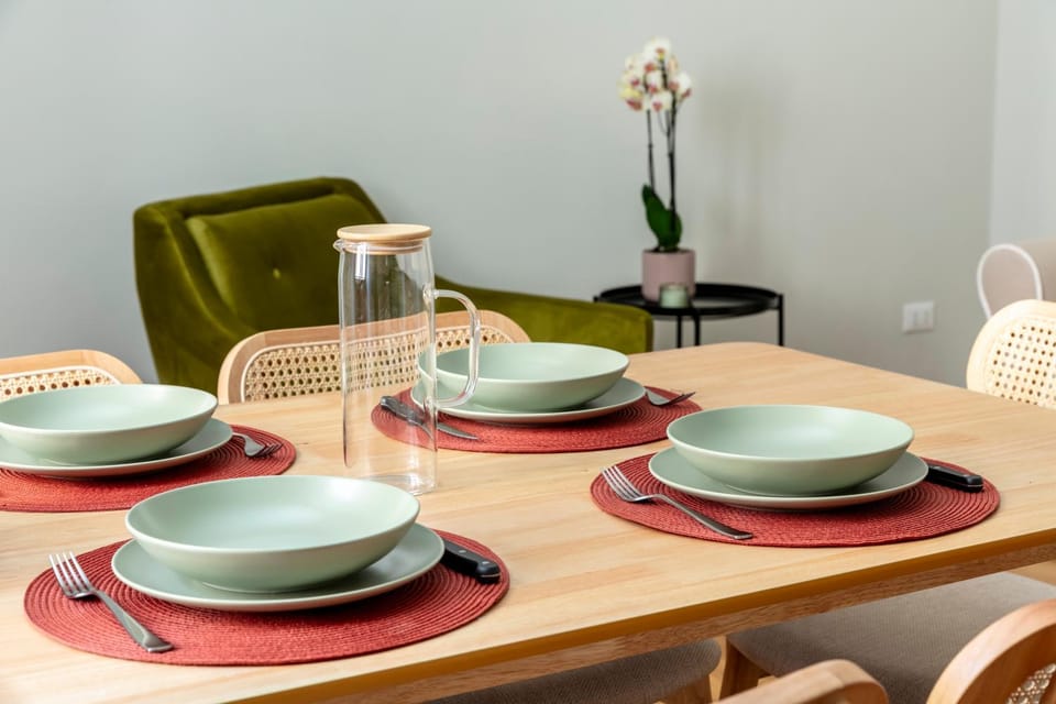 Seating area, Dining area