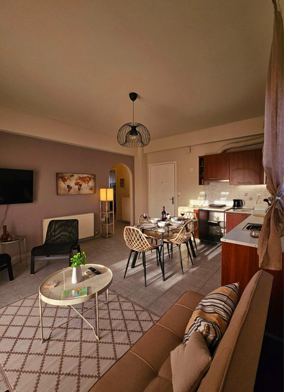TV and multimedia, Kitchen or kitchenette, Photo of the whole room, Seating area, Dining area
