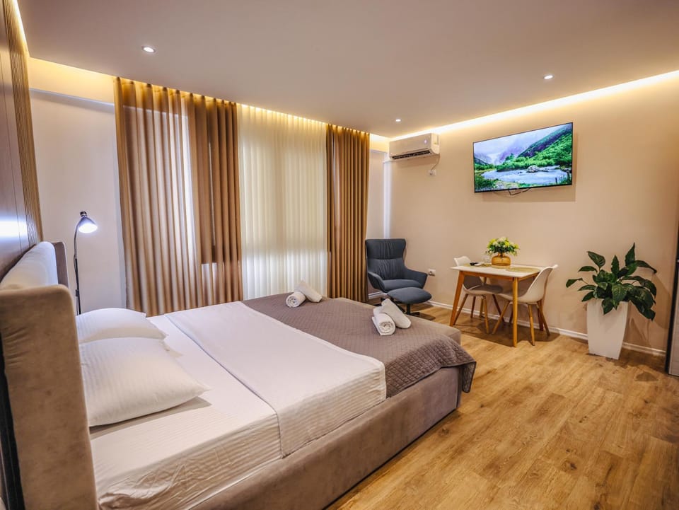 TV and multimedia, Living room, Photo of the whole room, Bedroom