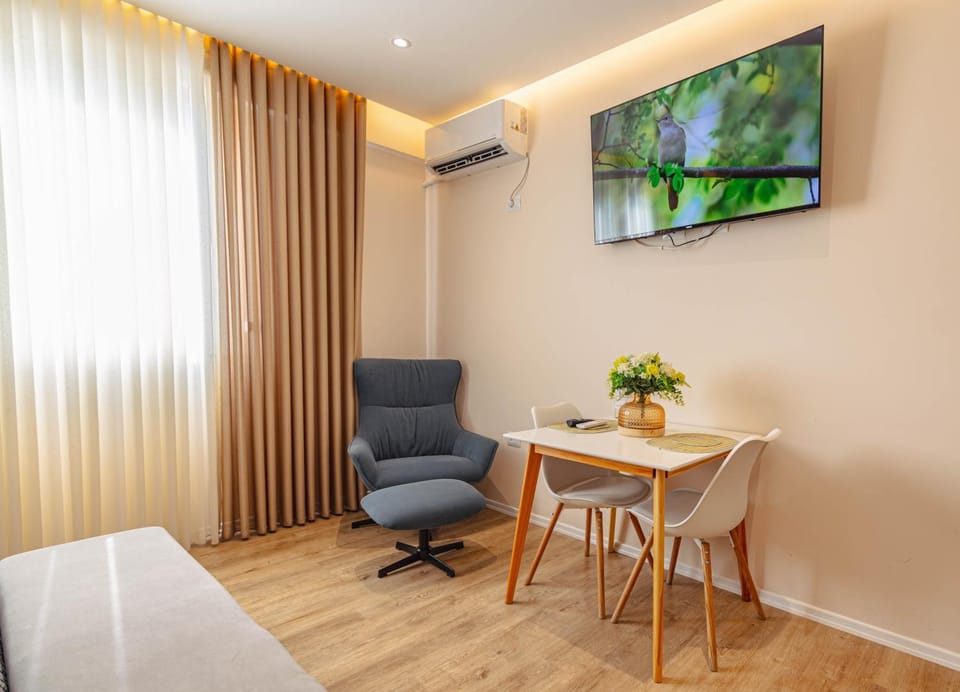 TV and multimedia, Seating area, Dining area, air conditioner