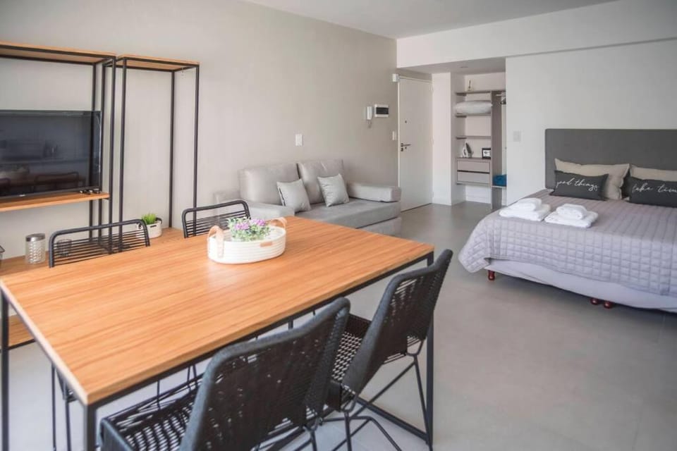 Bed, TV and multimedia, Living room, Dining area