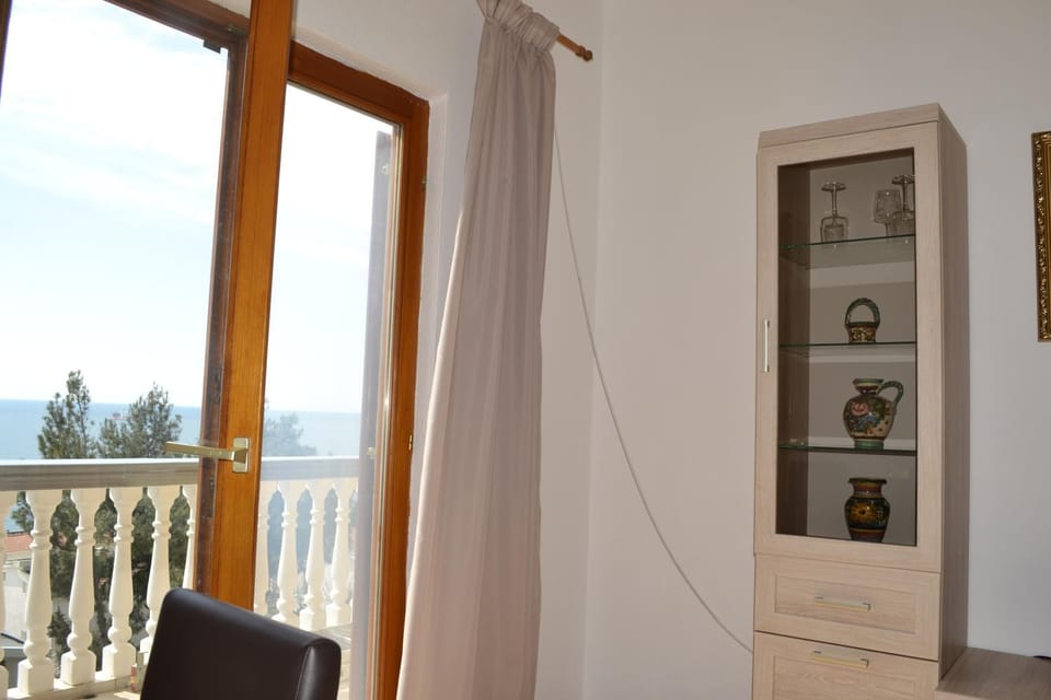 Guest House Morski val Bed and Breakfast in Montenegro