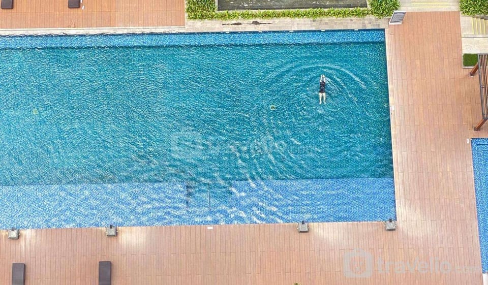 Bed, Swimming pool