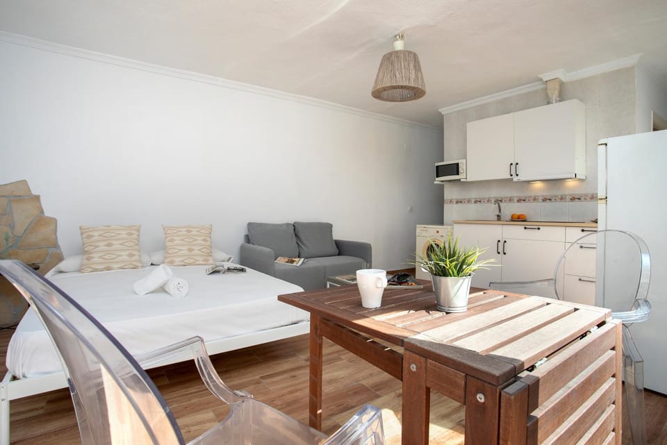 Kitchen or kitchenette, Bedroom